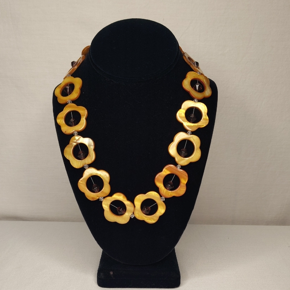 Beautiful Flower Shell and Purple Glass Bead Necklace